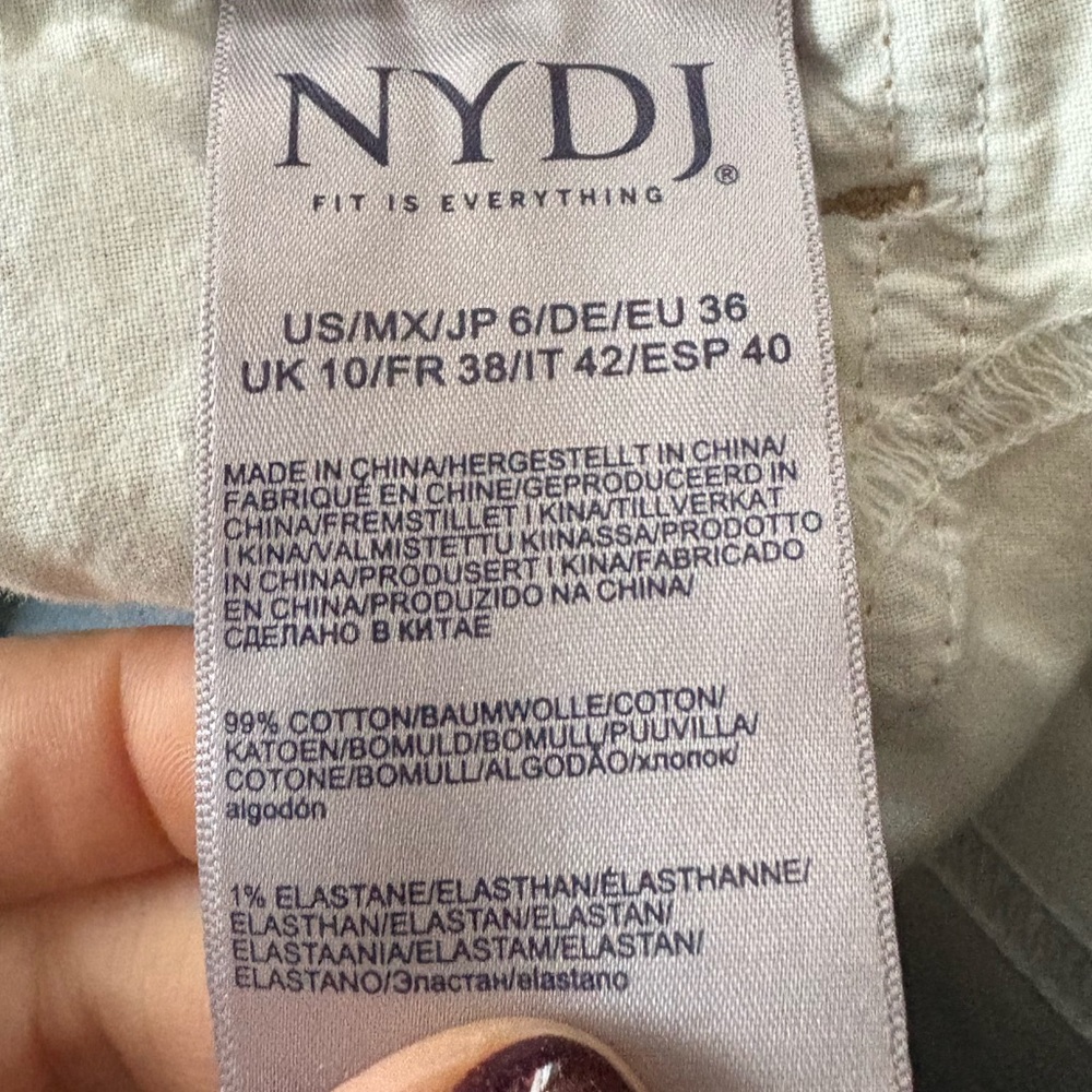 NYDJ Not Your Daughter's Jeans Cropped Straight Leg Jeans in Light Wash - Picture 11 of 13